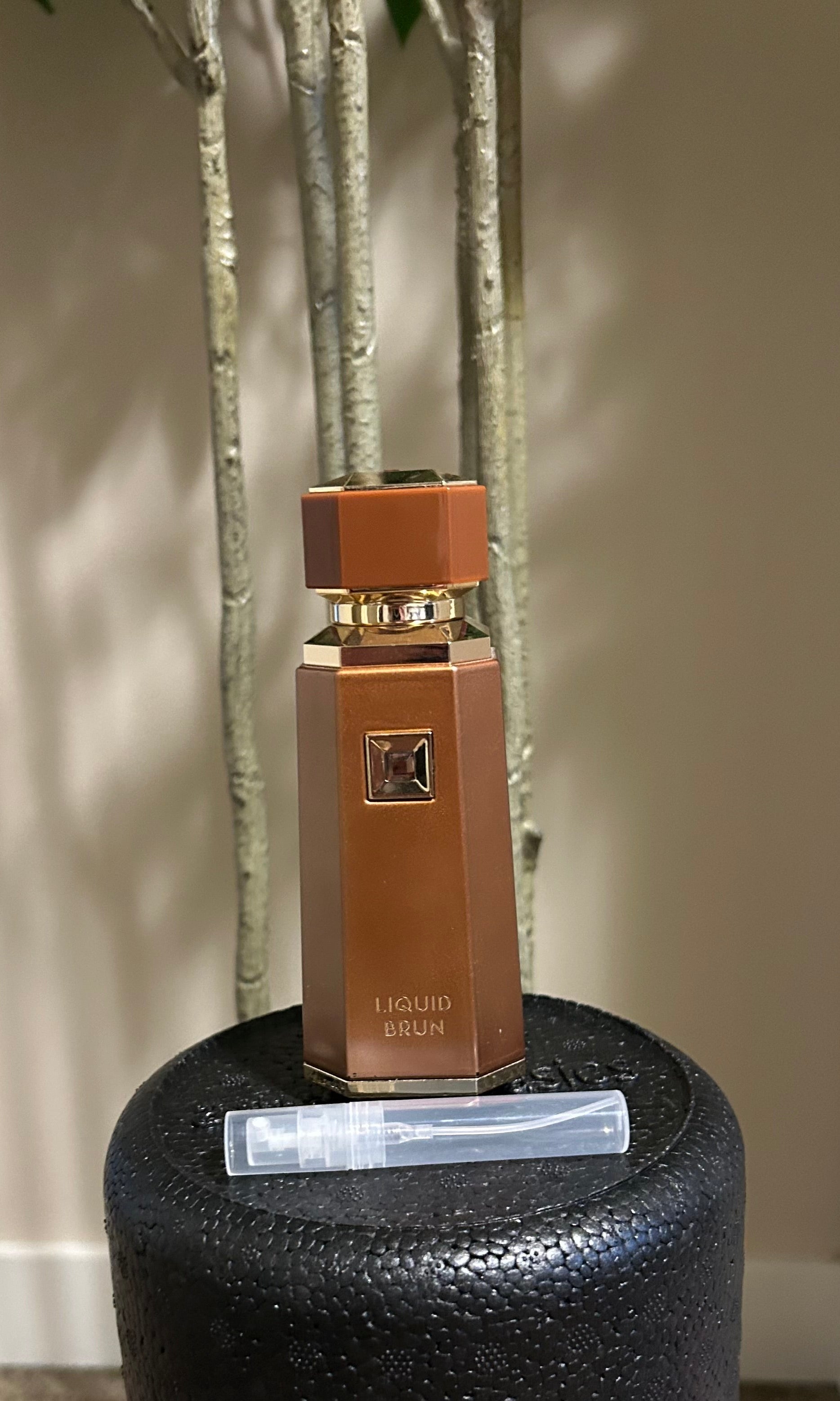 French Avenue Liquid Brun - Sample